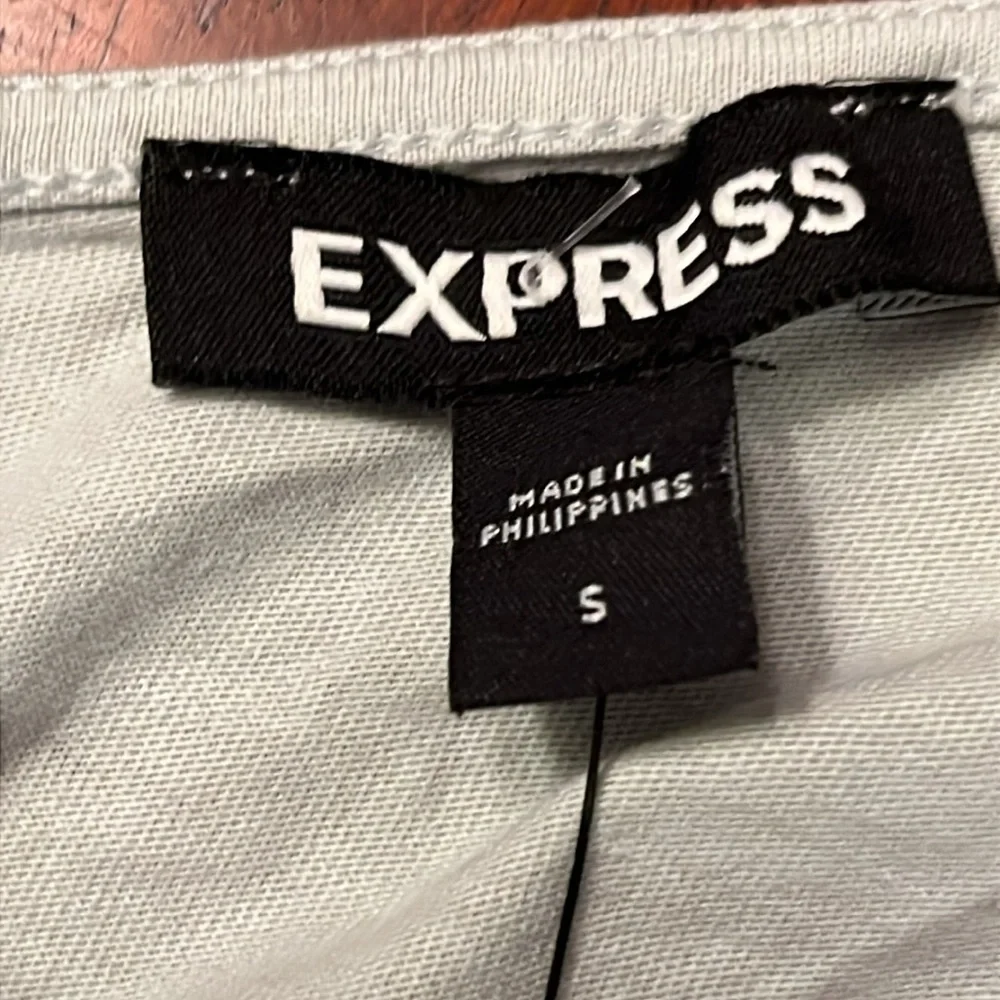 NWT Express Elegant Gray Women's wrap around cropped  Top Small - Picture 3 of 8